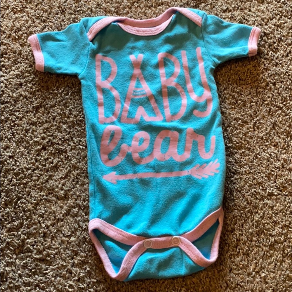Newborn onesie smoke & dog free home